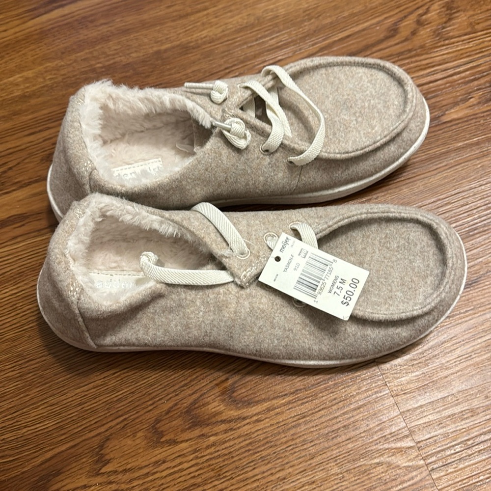 Madden girl Yasmin-F Oatmeal shoes. NWT. Has box.